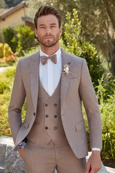 costume-dhomme-pour-mariage-chic-marron-annecy