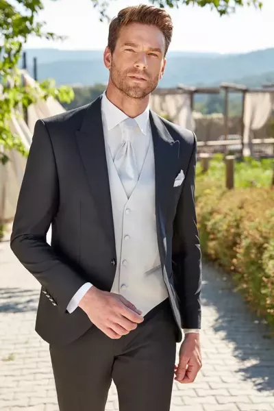 costume-dhomme-pour-mariage-elegant-noir-annecy