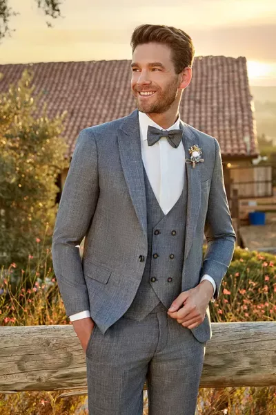 costume-dhomme-pour-mariage-romantique-marron-annecy